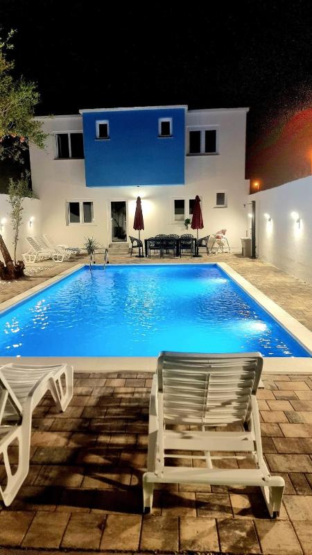 Plava villa Mostar swiming pool with house - image 13