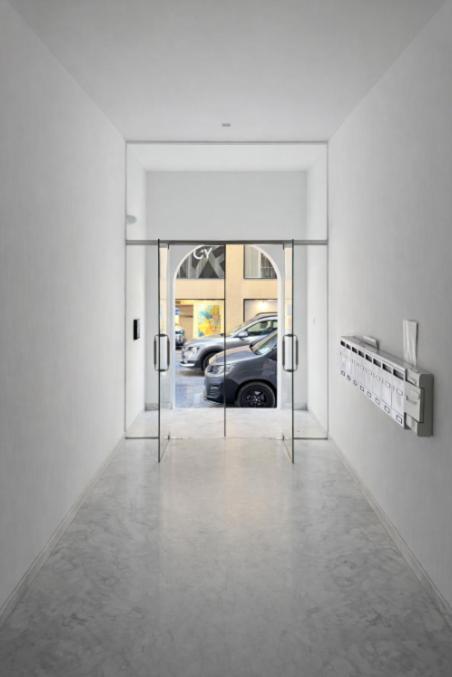 Seaside Luxury Flat - image 16