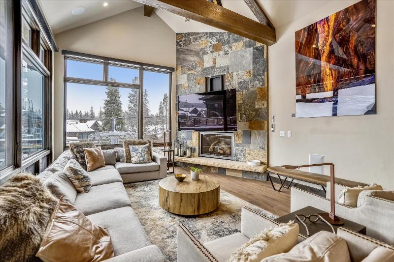 Falcon Haus: Modern townhome Great Location Gondola Access Private Hot Tub! - image 9