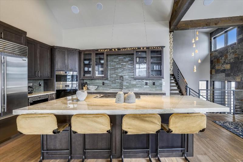Falcon Haus: Modern townhome Great Location Gondola Access Private Hot Tub! - image 10