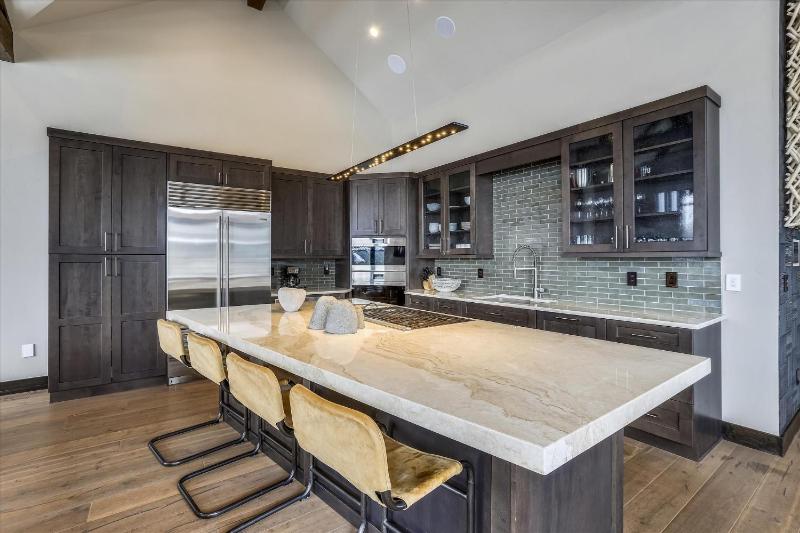 Falcon Haus: Modern townhome Great Location Gondola Access Private Hot Tub! - image 12