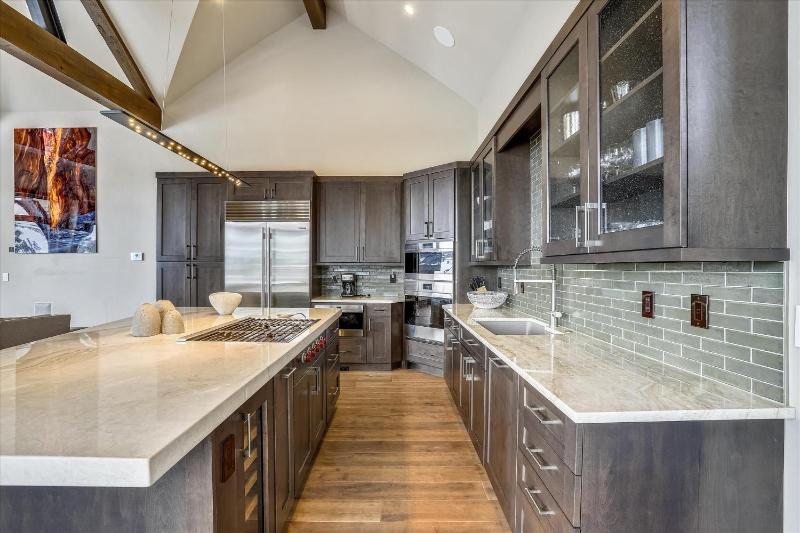 Falcon Haus: Modern townhome Great Location Gondola Access Private Hot Tub! - image 28