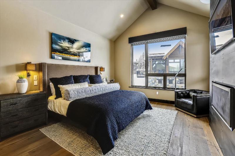 Falcon Haus: Modern townhome Great Location Gondola Access Private Hot Tub! - image 6