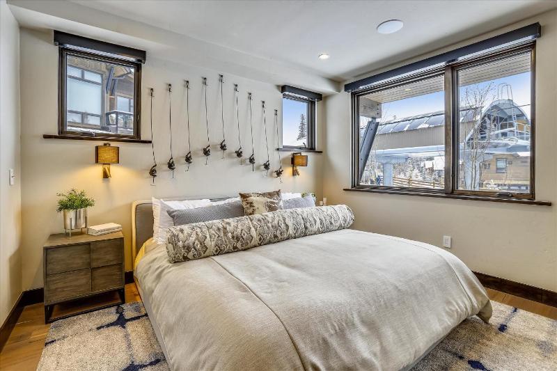 Falcon Haus: Modern townhome Great Location Gondola Access Private Hot Tub! - image 34
