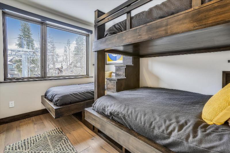 Falcon Haus: Modern townhome Great Location Gondola Access Private Hot Tub! - image 50