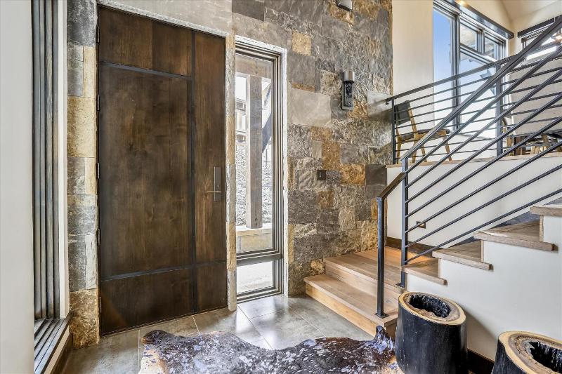 Falcon Haus: Modern townhome Great Location Gondola Access Private Hot Tub! - image 20