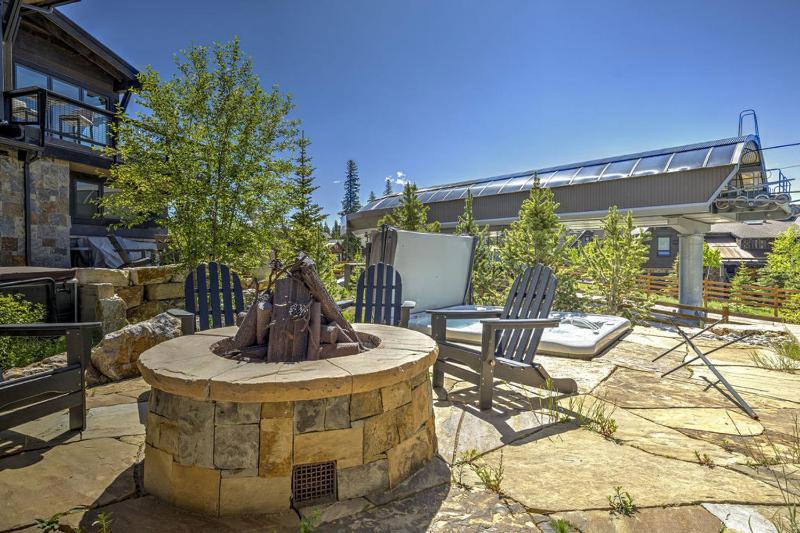 Falcon Haus: Modern townhome Great Location Gondola Access Private Hot Tub! - image 35