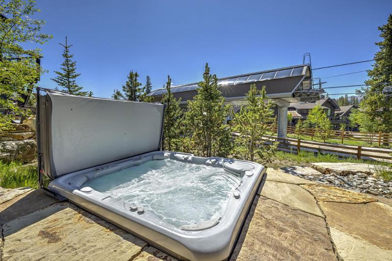 Falcon Haus: Modern townhome Great Location Gondola Access Private Hot Tub! - image 37