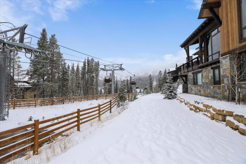 Falcon Haus: Modern townhome Great Location Gondola Access Private Hot Tub! - image 13