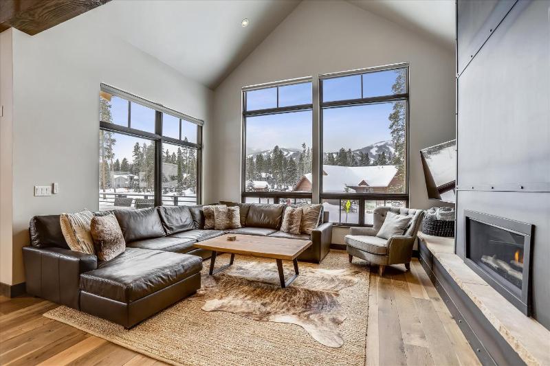 Five Peaks: New Peak 8 Townhome Hot Tub & Fireplace Amazing Views Walk to shuttle! - image 34