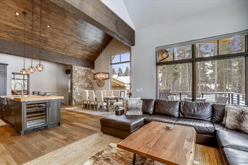 Five Peaks: New Peak 8 Townhome Hot Tub & Fireplace Amazing Views Walk to shuttle! - image 33