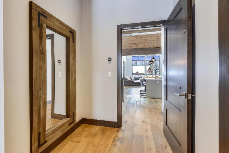 Five Peaks: New Peak 8 Townhome Hot Tub & Fireplace Amazing Views Walk to shuttle! - image 25