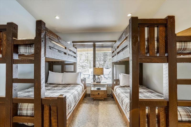 Five Peaks: New Peak 8 Townhome Hot Tub & Fireplace Amazing Views Walk to shuttle! - image 21