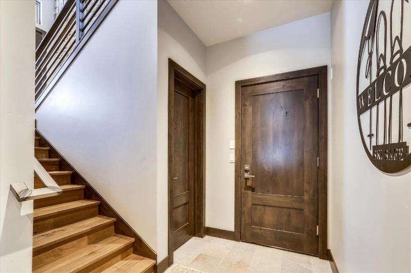 Five Peaks: New Peak 8 Townhome Hot Tub & Fireplace Amazing Views Walk to shuttle! - image 19