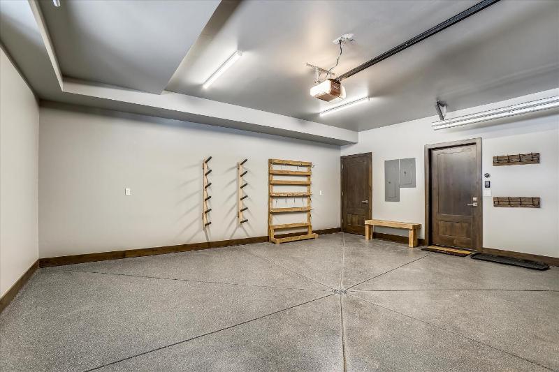 Five Peaks: New Peak 8 Townhome Hot Tub & Fireplace Amazing Views Walk to shuttle! - image 30