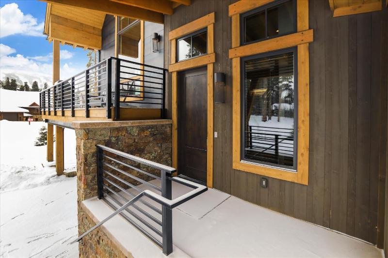 Five Peaks: New Peak 8 Townhome Hot Tub & Fireplace Amazing Views Walk to shuttle! - image 27