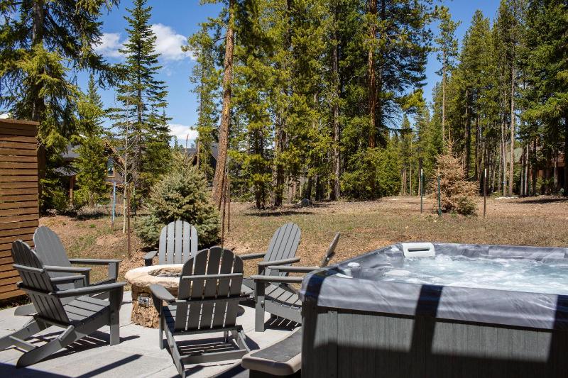 Five Peaks: New Peak 8 Townhome Hot Tub & Fireplace Amazing Views Walk to shuttle! - image 45