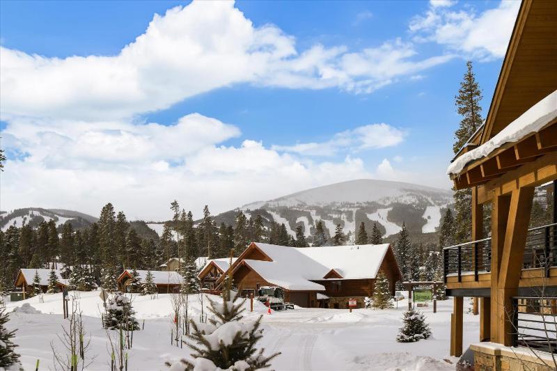 Five Peaks: New Peak 8 Townhome Hot Tub & Fireplace Amazing Views Walk to shuttle! - image 36