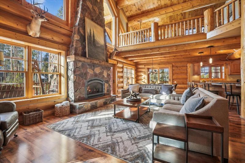 Fireside Retreat: Highlands Log Home Hot Tub & Fireplace Peak Views! - image 30
