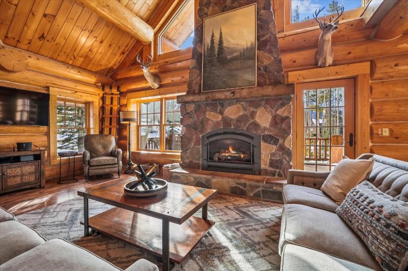 Fireside Retreat: Highlands Log Home Hot Tub & Fireplace Peak Views! - image 6