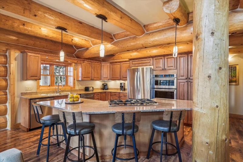 Fireside Retreat: Highlands Log Home Hot Tub & Fireplace Peak Views! - image 32