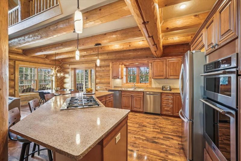 Fireside Retreat: Highlands Log Home Hot Tub & Fireplace Peak Views! - image 37