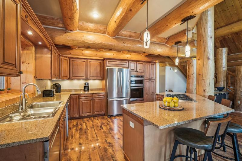 Fireside Retreat: Highlands Log Home Hot Tub & Fireplace Peak Views! - image 10