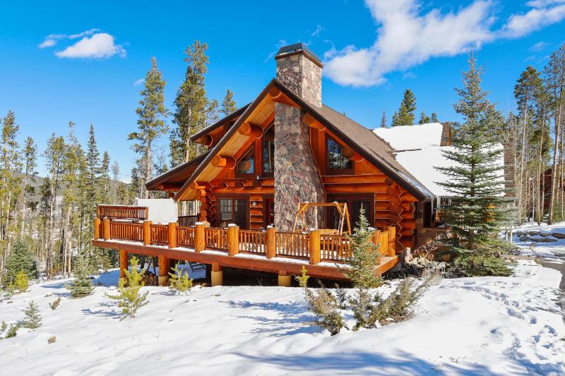 Fireside Retreat: Highlands Log Home Hot Tub & Fireplace Peak Views! - image 38
