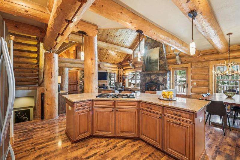 Fireside Retreat: Highlands Log Home Hot Tub & Fireplace Peak Views! - image 45