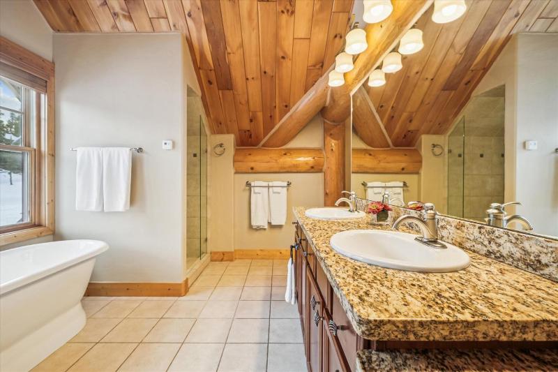 Fireside Retreat: Highlands Log Home Hot Tub & Fireplace Peak Views! - image 40