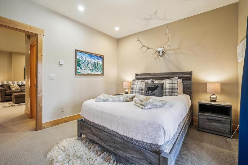 Fireside Retreat: Highlands Log Home Hot Tub & Fireplace Peak Views! - image 36
