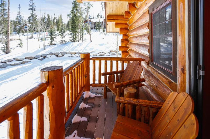 Fireside Retreat: Highlands Log Home Hot Tub & Fireplace Peak Views! - image 29