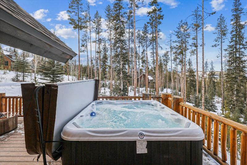 Fireside Retreat: Highlands Log Home Hot Tub & Fireplace Peak Views! - image 17