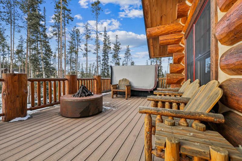 Fireside Retreat: Highlands Log Home Hot Tub & Fireplace Peak Views! - image 50