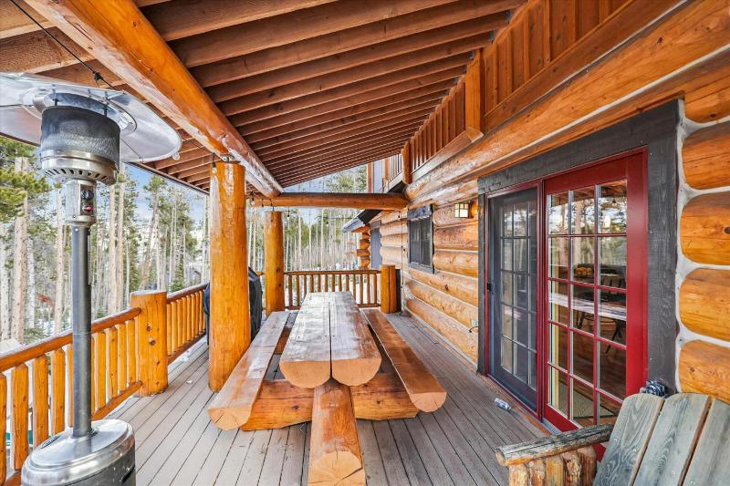 Fireside Retreat: Highlands Log Home Hot Tub & Fireplace Peak Views! - image 13