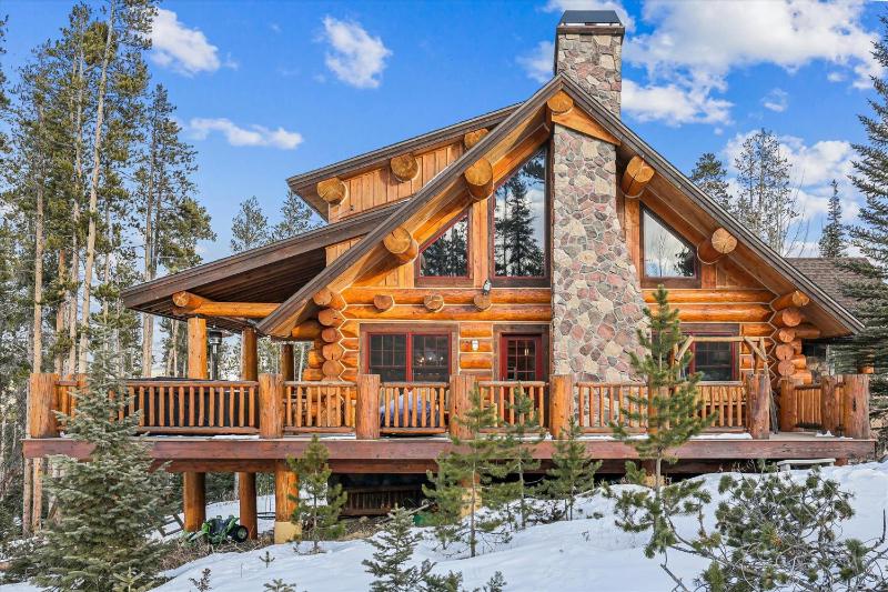 Fireside Retreat: Highlands Log Home Hot Tub & Fireplace Peak Views! - image 14