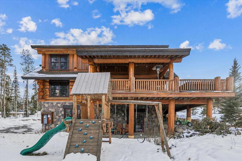 Fireside Retreat: Highlands Log Home Hot Tub & Fireplace Peak Views! - image 18