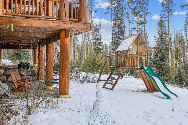 Fireside Retreat: Highlands Log Home Hot Tub & Fireplace Peak Views! - image 25
