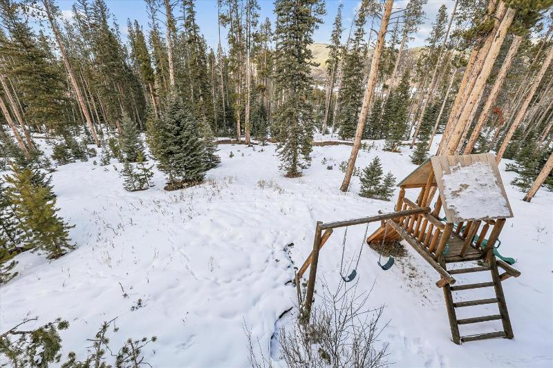 Fireside Retreat: Highlands Log Home Hot Tub & Fireplace Peak Views! - image 7