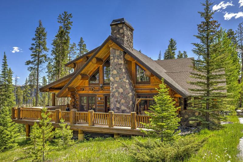 Fireside Retreat: Highlands Log Home Hot Tub & Fireplace Peak Views! - image 11