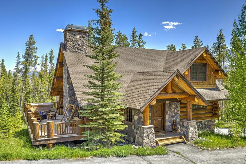 Fireside Retreat: Highlands Log Home Hot Tub & Fireplace Peak Views! - image 34