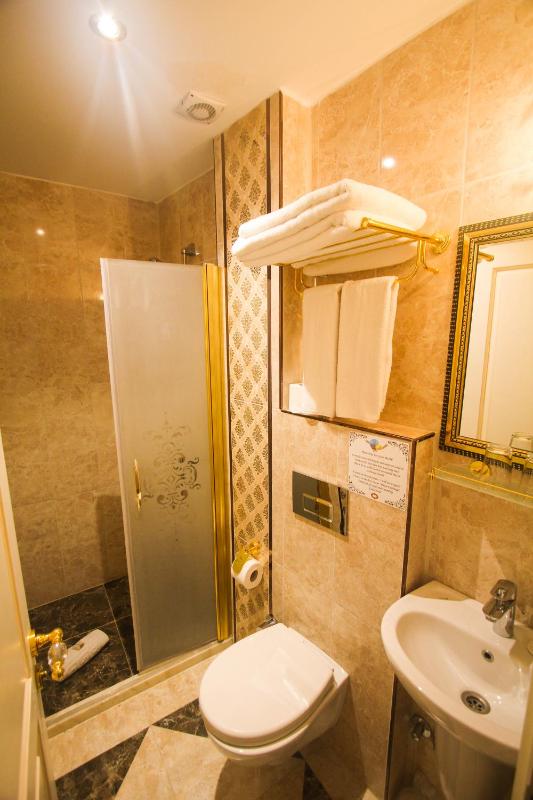 Economy Double Room image 3