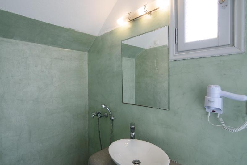 Double Room with Outdoor Jetted Tub image 2