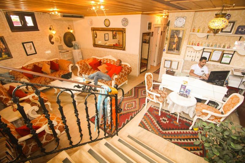 Family Room (4 Adults) image 4