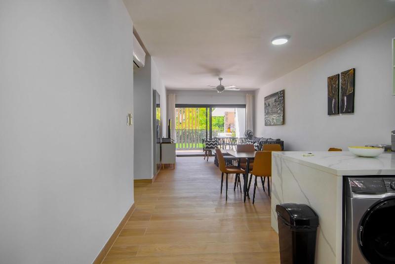 New condo with direct access to the pool - image 15