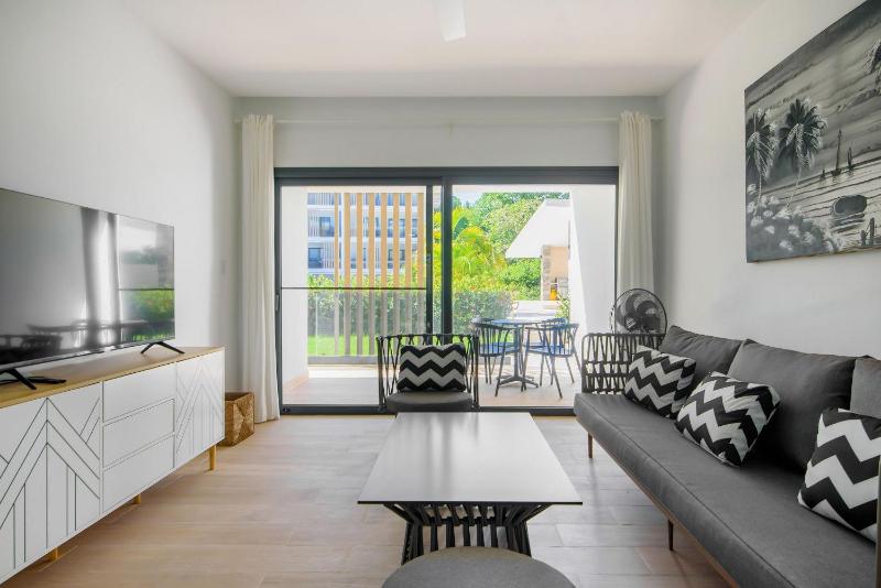 New condo with direct access to the pool - image 21