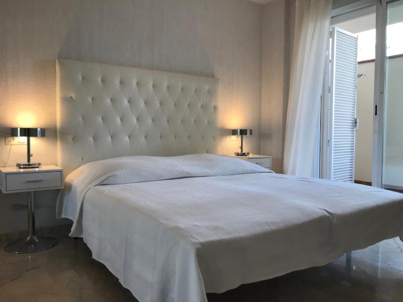 Cozy Elviria Beachside Apartment - image 25