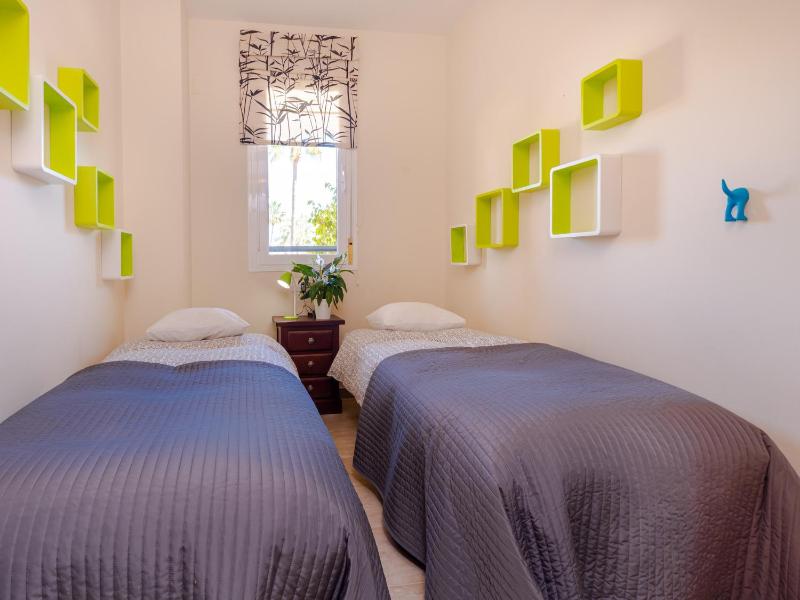 Seaview Beach Stay for 4 - image 10