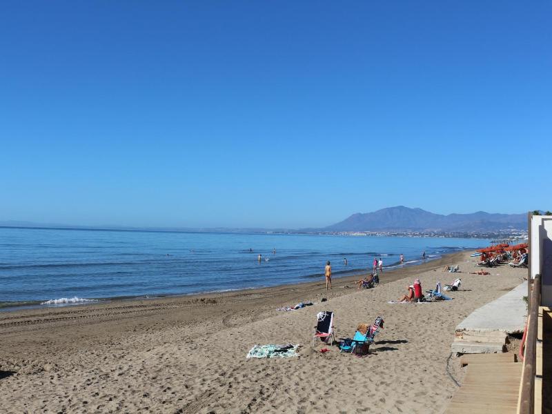Seaview Beach Stay for 4 - image 14