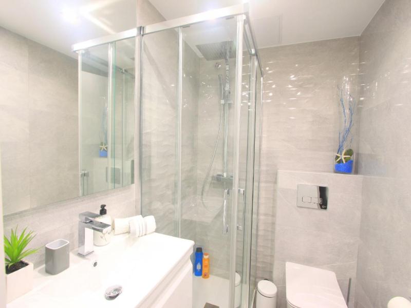 Beachside Apartment with Jacuzzi & Pool - image 16